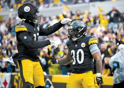 Warren's brilliance leads Steelers past Indianapolis